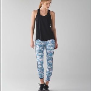Lululemon"Real Quick Tight" Blurry Belle Multi/ Hero Blue-Size 6 Good Condition